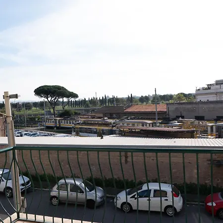 Spacious 3 Bedrooms - 2 Bathrooms - Metro C Roma