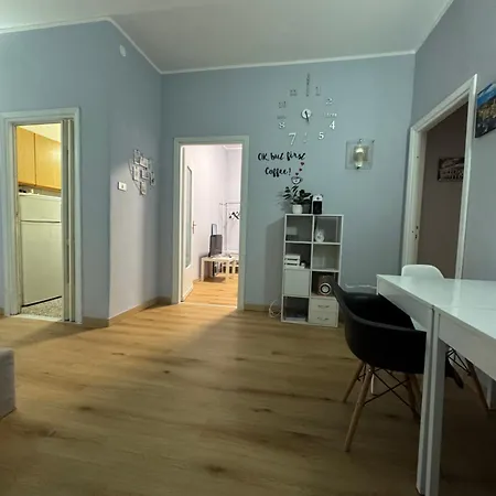Spacious 3 Bedrooms - 2 Bathrooms - Metro C Roma